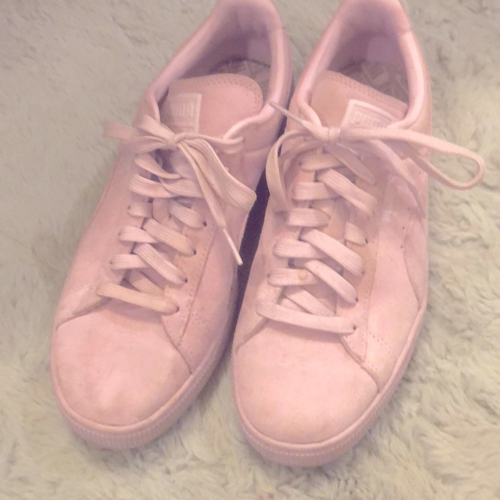 Light pink puma tennis shoes